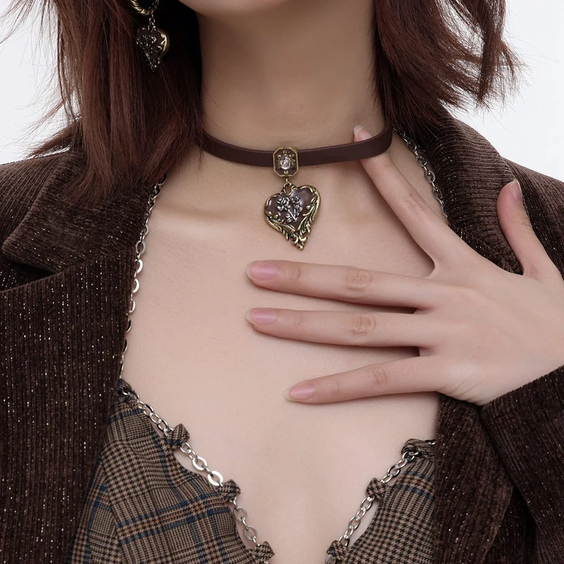 Punk Heart Rose Distressed-Halsband für Damen