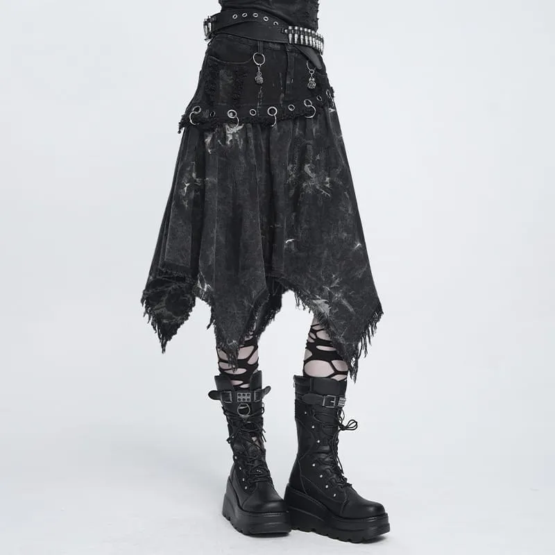 Punk-Rock für Damen mit Ösen, Ringen, offener Kante und unregelmäßigem Saum