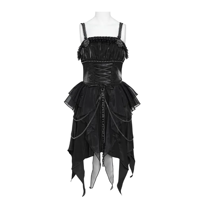 Schwarzes, gotisches Damen-Slipkleid mit Schnürung, Ketten, Raffungen und unregelmäßigem Saum – ideal als Hochzeitskleid.