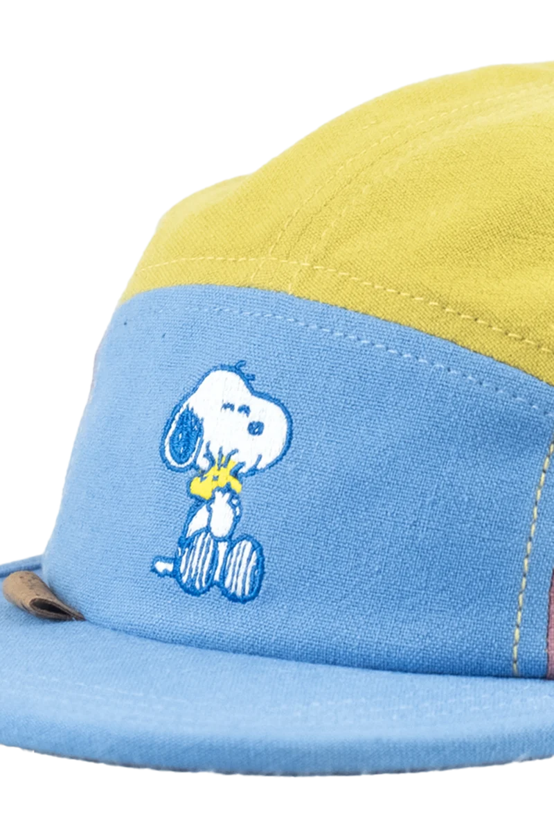 Klein-Kinder Cap mit Stickerei 'Peanuts Snoopy kuschelt'
