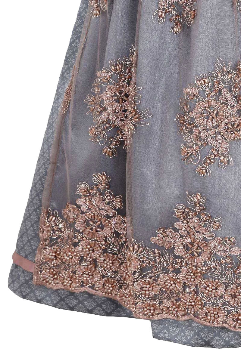 Hochgeschlossenens Mini-Dirndl mit Spitzenschürze