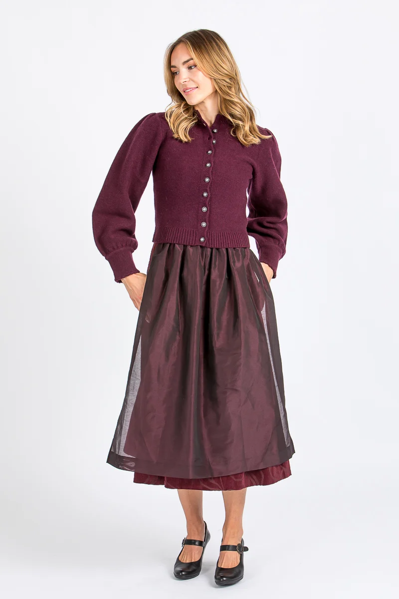 Fei scho schee Strickjacke mit Puffarm aubergine