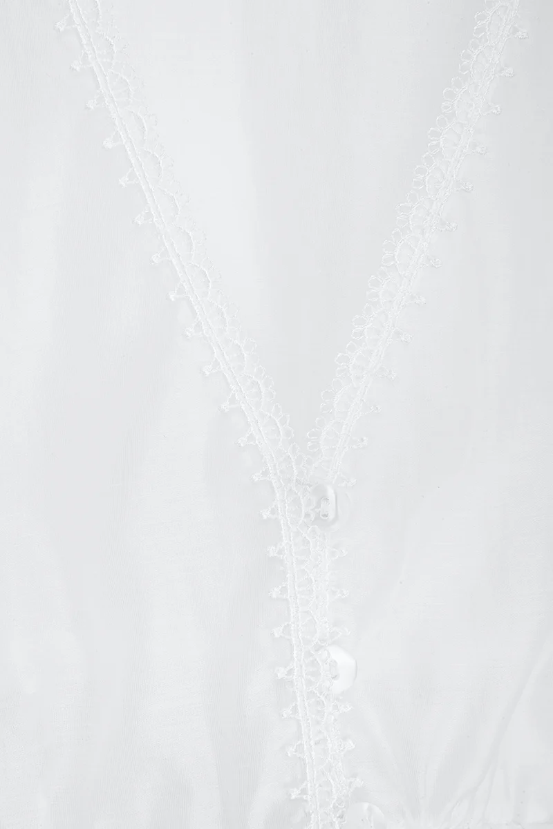 Dirndlbluse aus schimmernden Tencel-Material