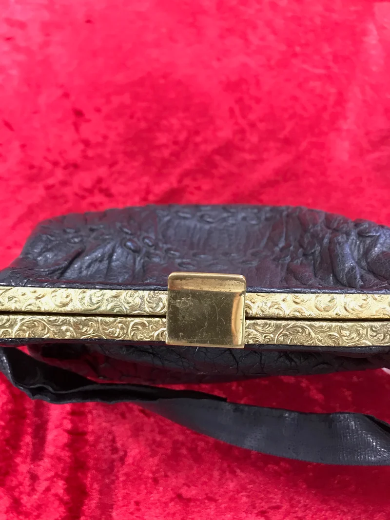 Schwarze Vintage Handtasche aus Echtleder mit geprägtem Muster – 20 x 18 cm