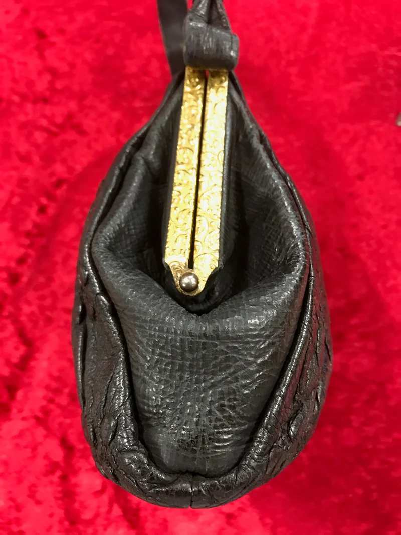 Schwarze Vintage Handtasche aus Echtleder mit geprägtem Muster – 20 x 18 cm