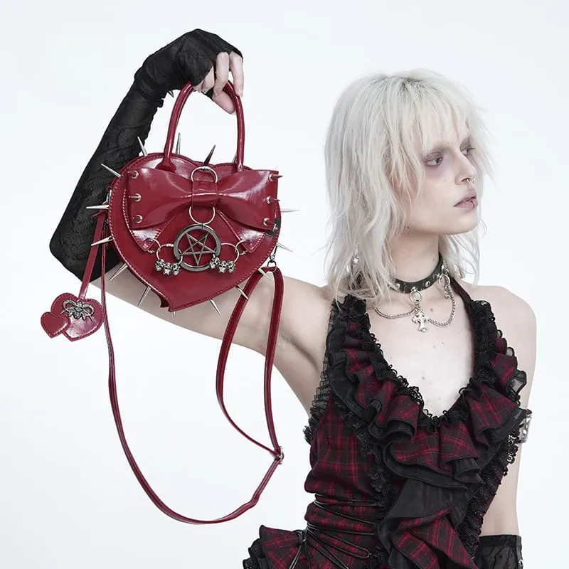 Rote gotische Damenhandtasche mit Pentagramm, Stacheln und herzförmigem Muster