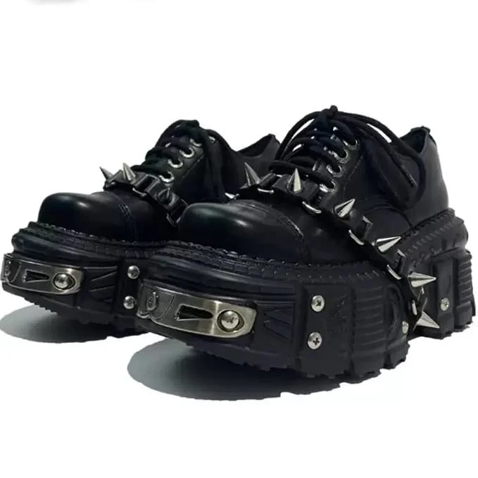 Punkige Herren-Plateau-Schnürschuhe mit Nieten
