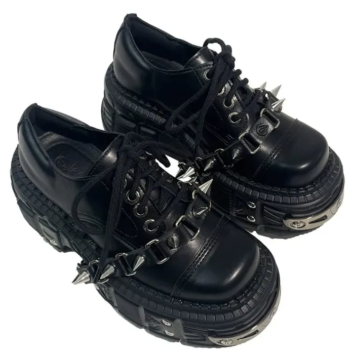Punkige Damen-Plateau-Schnürschuhe mit Nieten