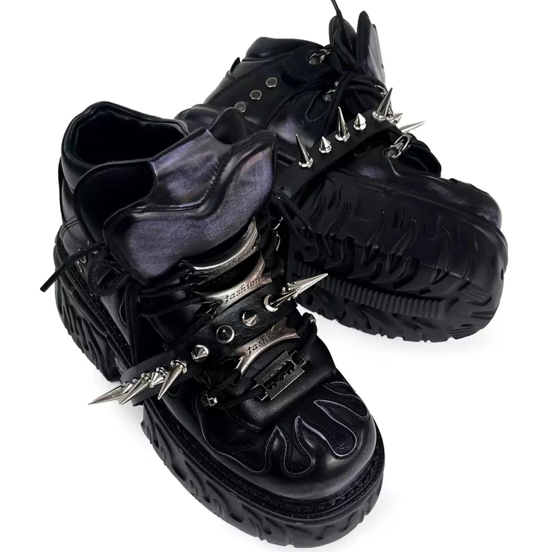 Punkrock-Plateauschuhe für Herren mit Nieten und klobiger Sohle