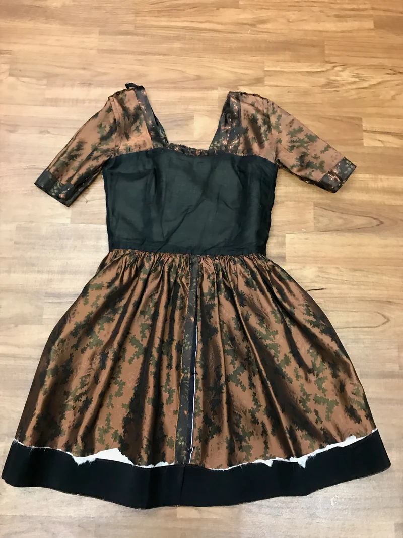 Vintage 1950er Jahre Kleid Gr. 34 brauner Brokat mit floralem Muster