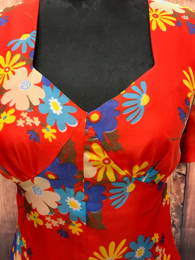 Vintage Kleid – Gr. 36, Rot mit Blumenmuster, 1980er