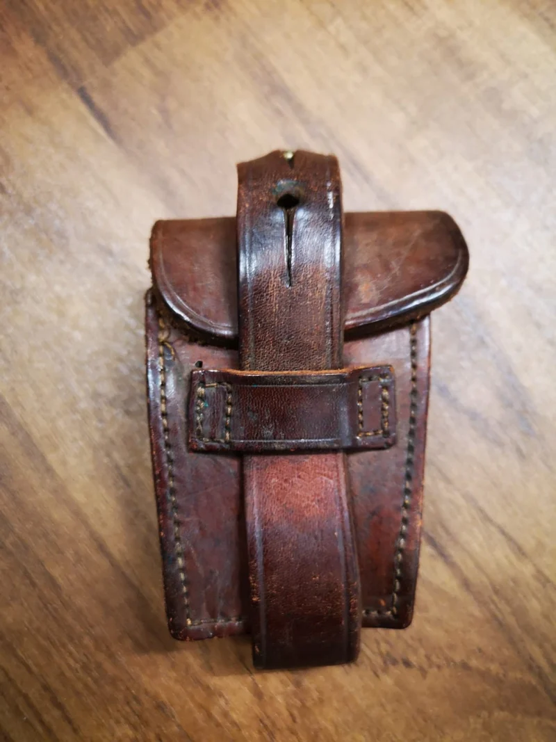 Gürteltasche aus Leder mit Patina
