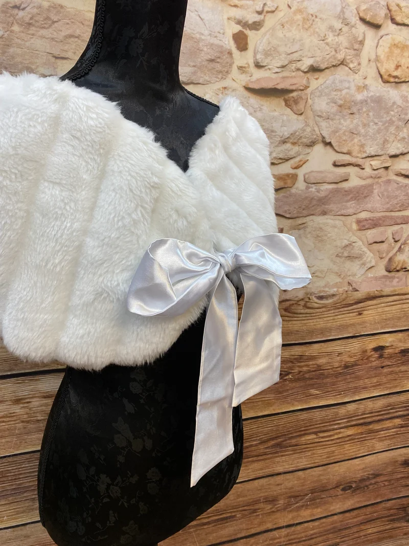 Elegante weiße Braut-Cape / Schulterstola – Gr. 40 (aus Brautgeschäft)