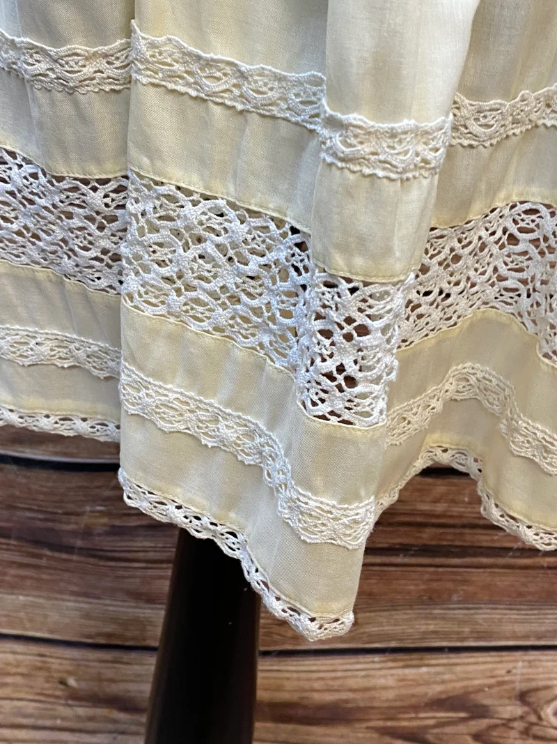 Vintage Dirndlschürze creme - Spitzenborten, mittellang