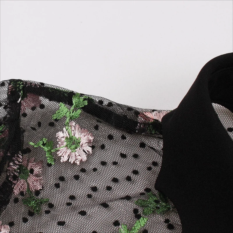Abendkleid im Gothic-Stil für Damen mit Blumenstickerei und ausgestellten Ärmeln