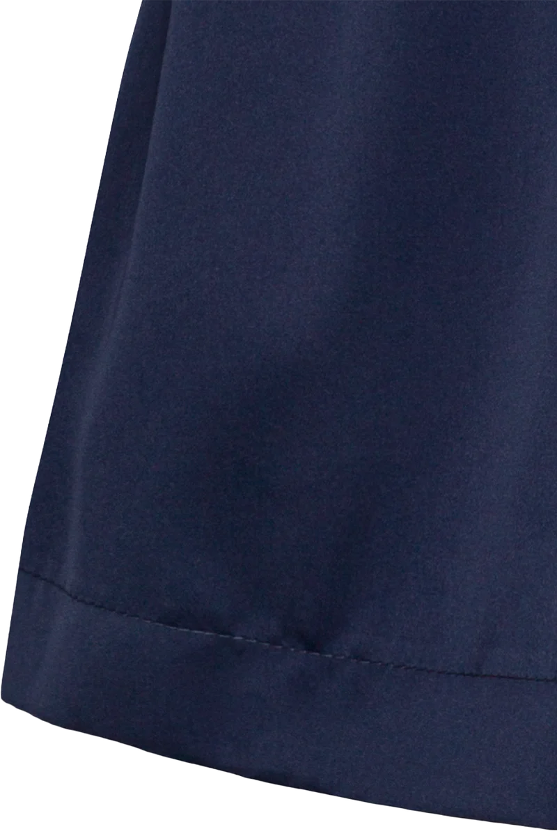 Kinderdirndl mit Blumenmuster und Bluse