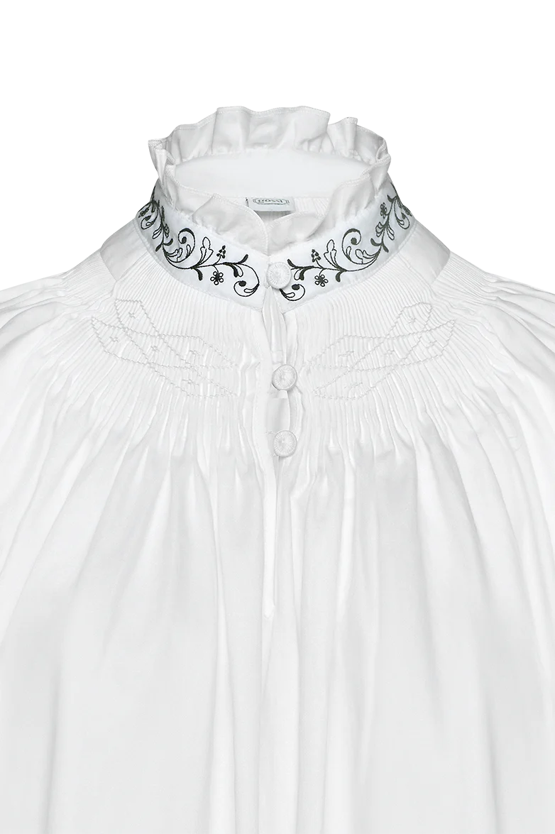 Festbluse mit Stehfalten