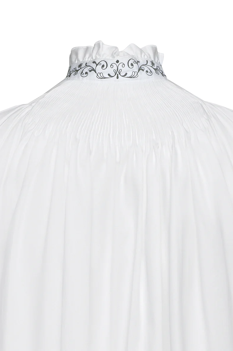 Festbluse mit Stehfalten