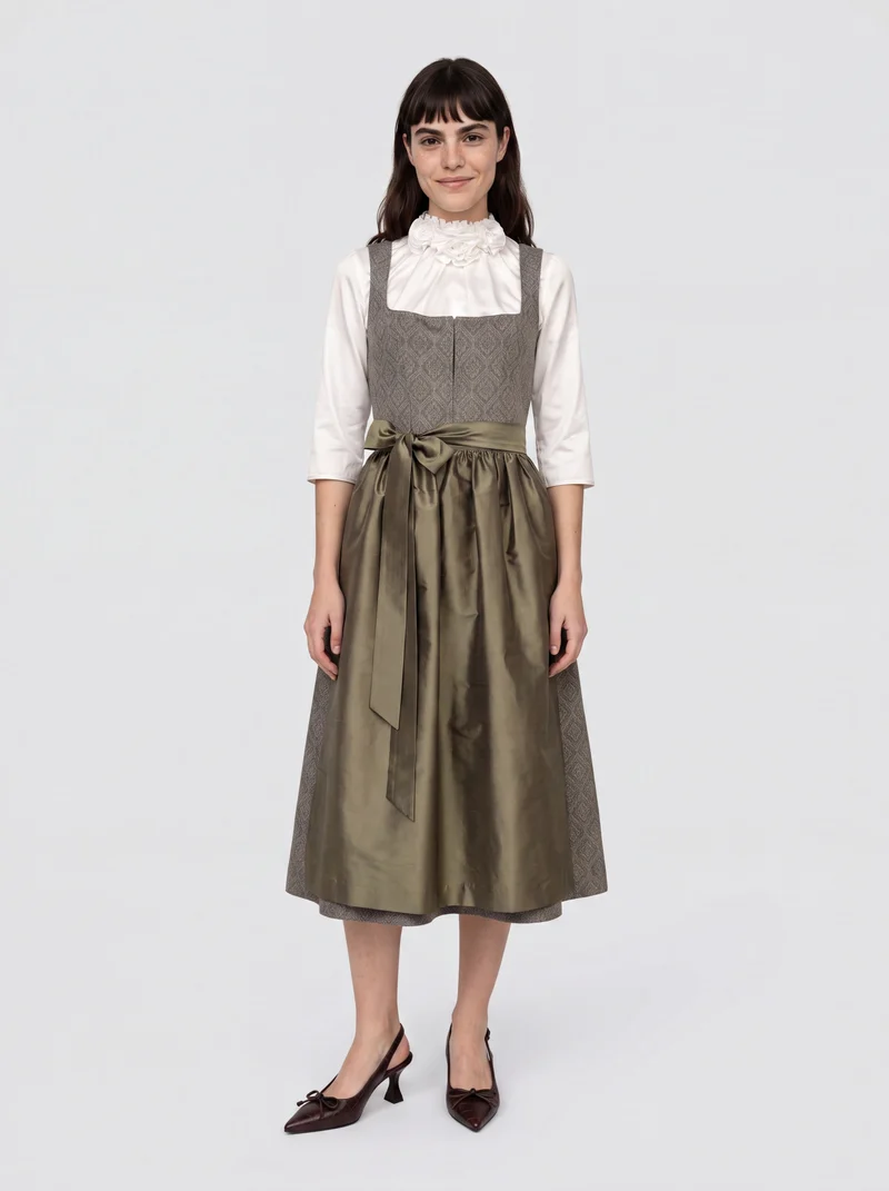 Dirndlbluse mit Rosen