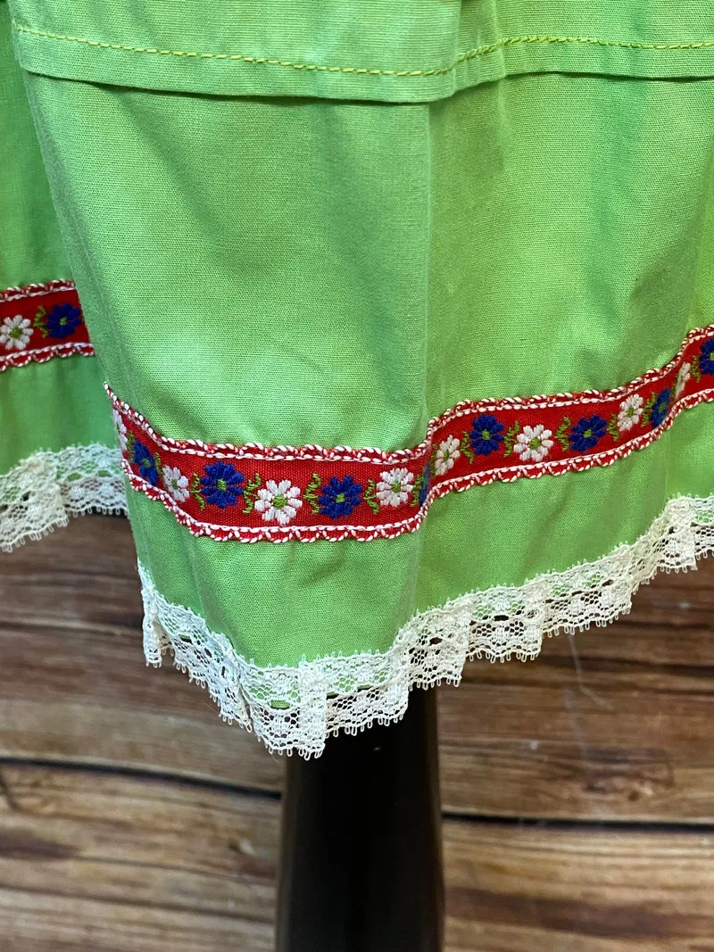 Vintage Dirndlschürze apfelgrün mit Blumenborte & Spitze – Trachten Schürze Damen