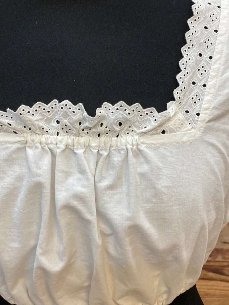 Vintage Dirndlbluse - Puffärmeln – Gr. 40