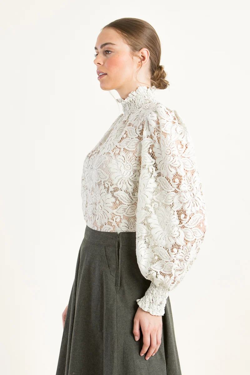 Kinga Mathe Spitzen-Trachtenbluse Aurelia ivory