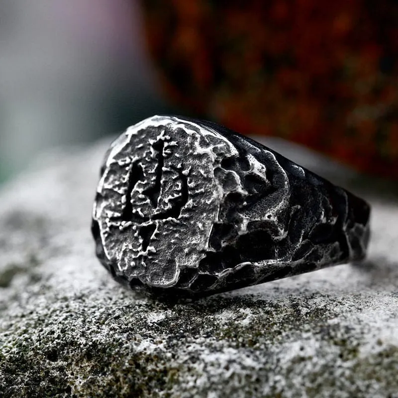 Herren-Punk-Ring mit unregelmäßigem Steinimitat