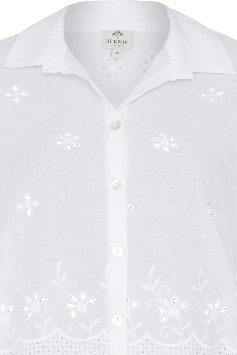 Trachten-Bluse mit floraler Lochstickerei