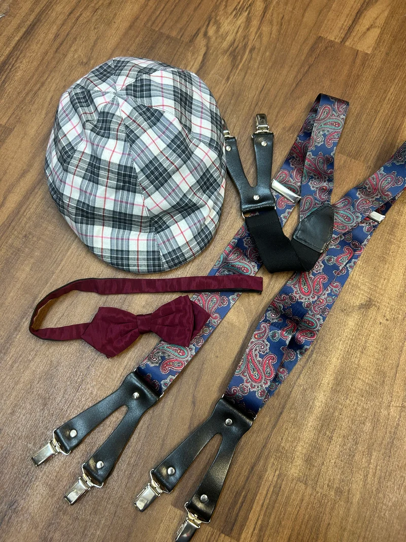 Vintage Accessoires Set mit Schiebermütze, Hosenträgern & Fliege (Gr. 59)