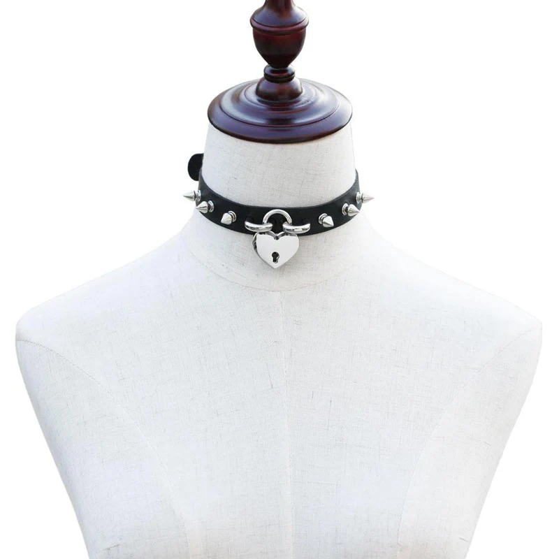Frauen Punk Rivet Heart Choker Halskette mit Schlüssel