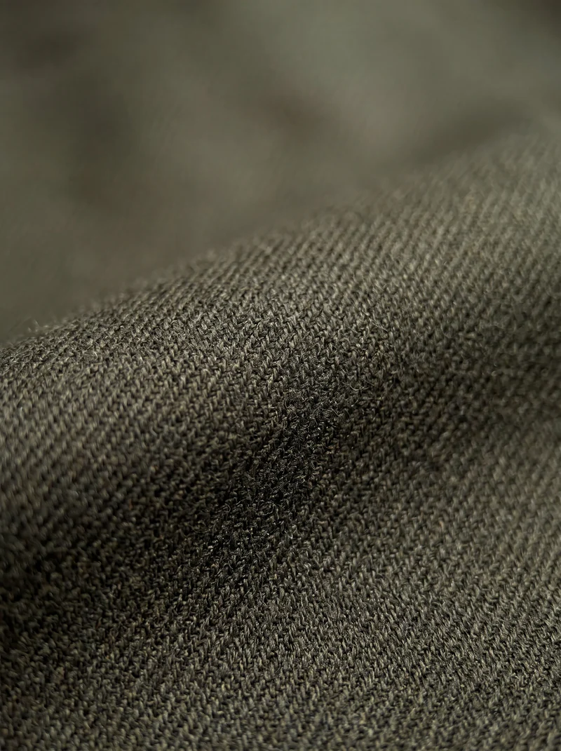 Moderne Hose aus Wollsatin