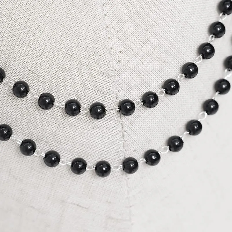 Gothic-Krone für Damen mit Spinnennetz-Motiv und Perlenkette