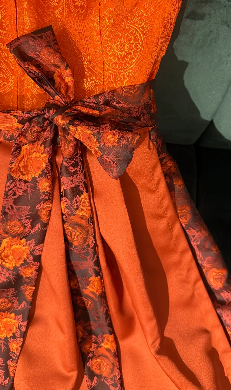 Dirndl Goldstich orange/braun 70cm