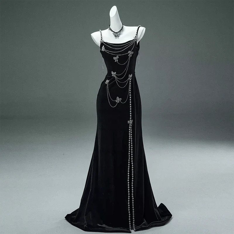 Maßgeschneidertes Vintage-Gothic-Schmetterlings-Perlenketten-Slipkleid für Damen – Hochzeitskleid