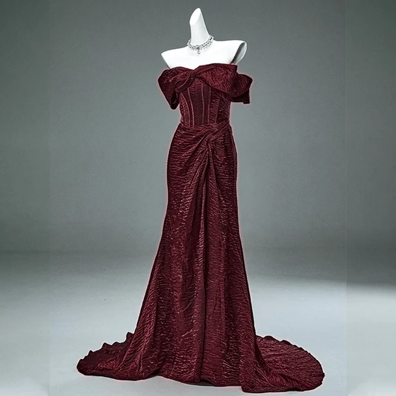 Maßgeschneidertes, gotisches, trägerloses, rotes Smokingkleid mit Schleife und Schnürung für Damen