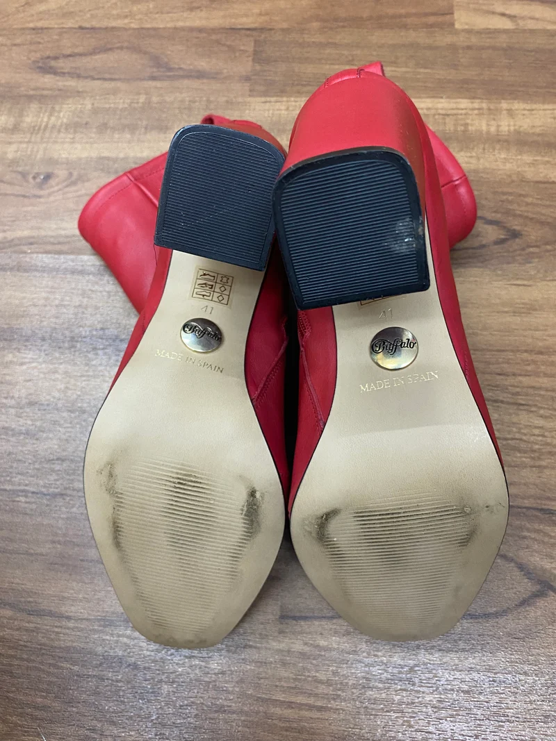 Rote Damen Stiefelette von Buffalo Gr.41