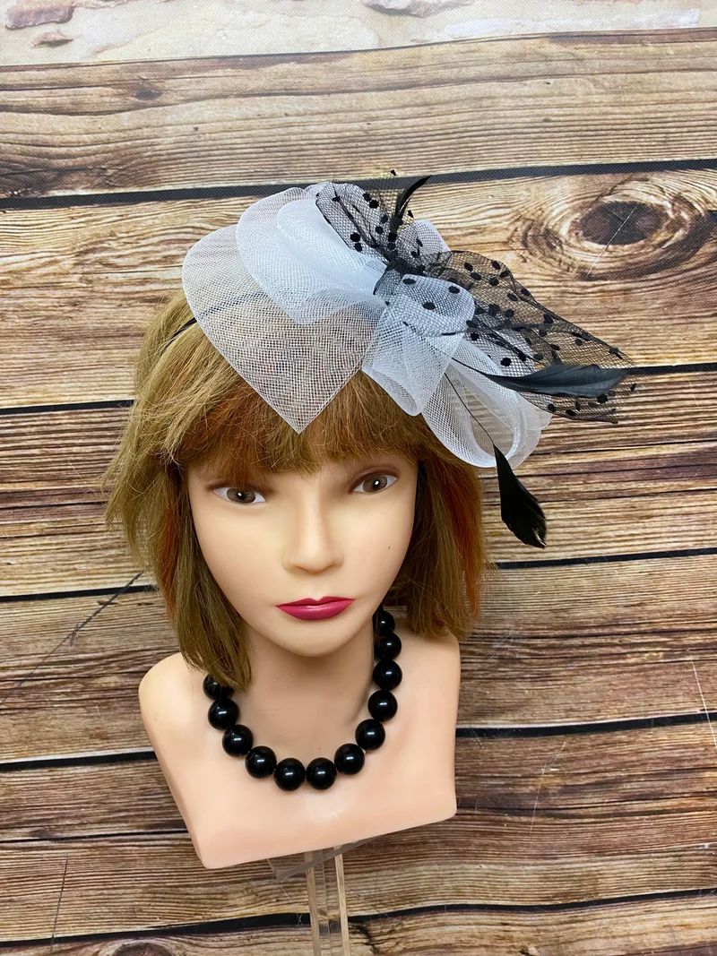 Black and White Accessoires Damen Set mit Fascinator und Perlenkette