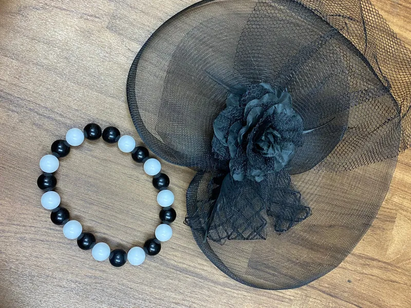 Accessoires Damen, Fascinator und Perlenkette