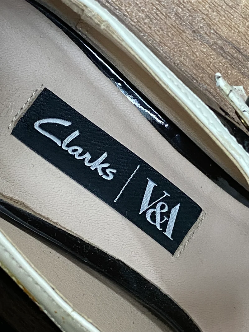 Vintage-Schuh von Clarks, Lackleder schwarz/weiß Gr.40