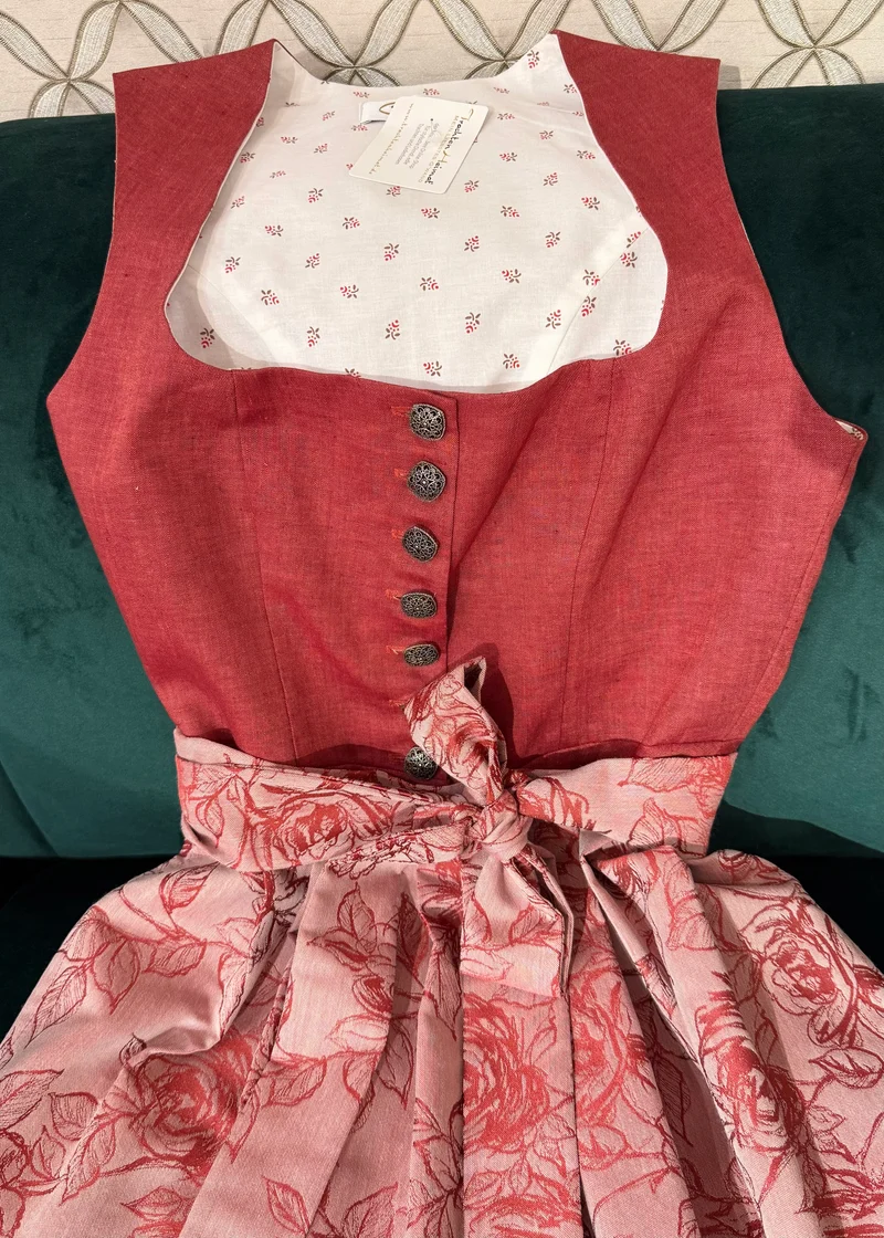 Dirndl Goldstich blassrot Blumen 70cm