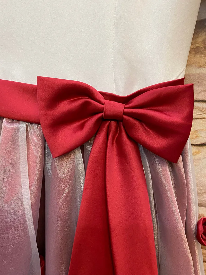 50er Jahre Kleid Gr. 32 – Creme-Rosa Abendkleid mit roter Schleife