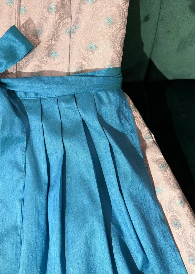 Dirndl Goldstich grau/hellblau 70cm