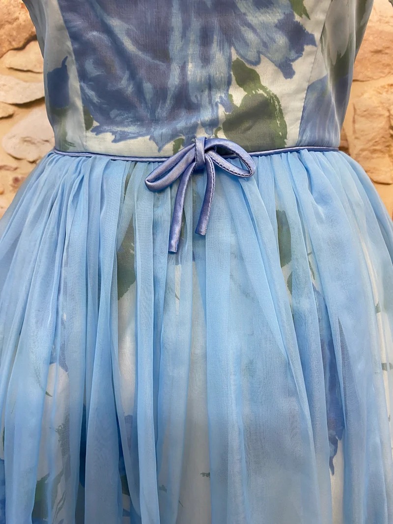 Original Vintage 50er Jahre Kleid Hellblau Gr. 32/34 – handgefertigtes Blumenkleid mit Tüllrock