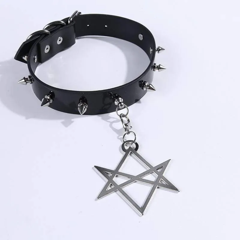 Damen Nieten Pentacle Anhänger PU Halsreifen