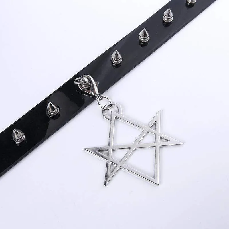 Damen Nieten Pentacle Anhänger PU Halsreifen