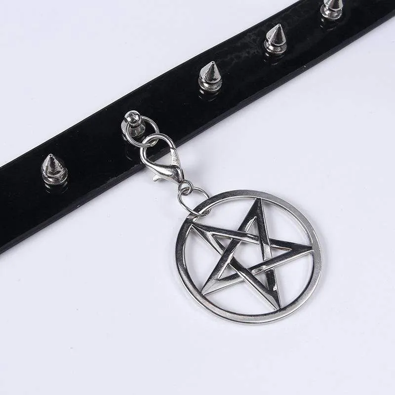 Damen Nieten Pentacle Anhänger PU Halsreifen