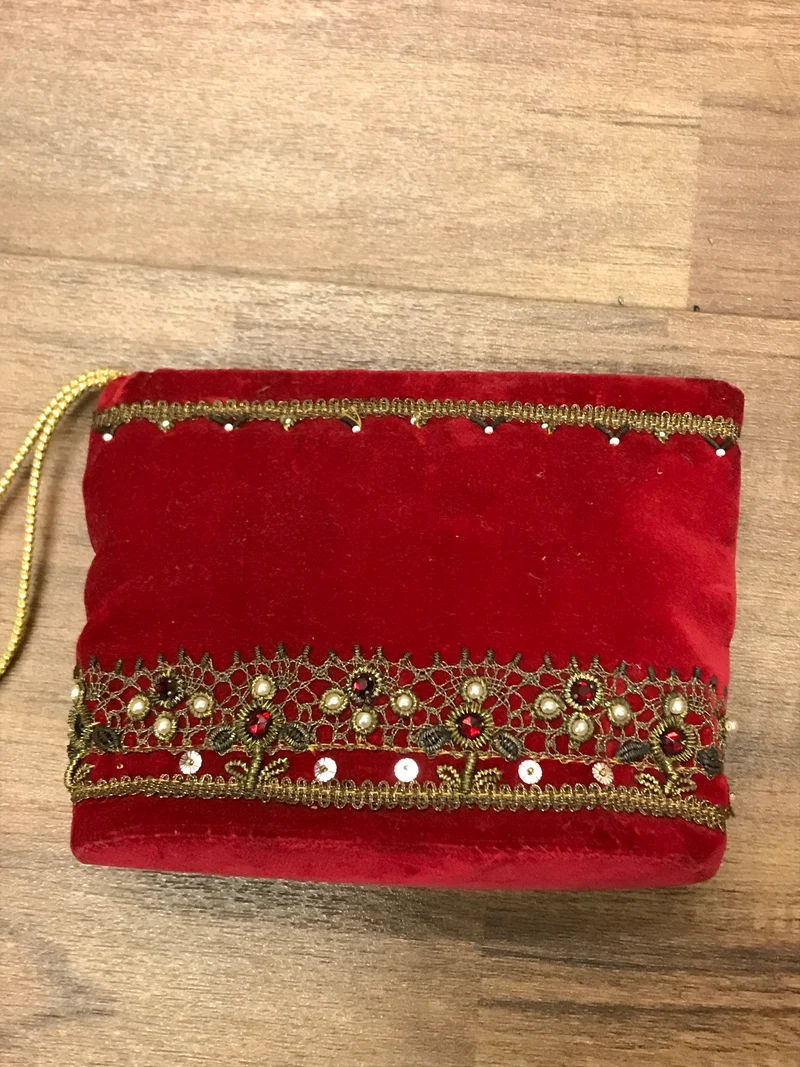Vintage Samttasche Rot mit Perlen & Goldborte – Unikat