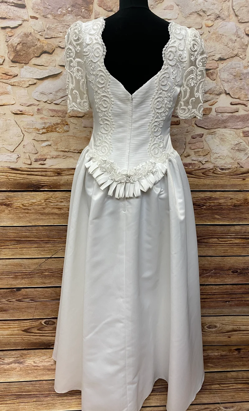 Vintage Brautkleid aus Satin mit Perlenapplikationen – Gr. 36