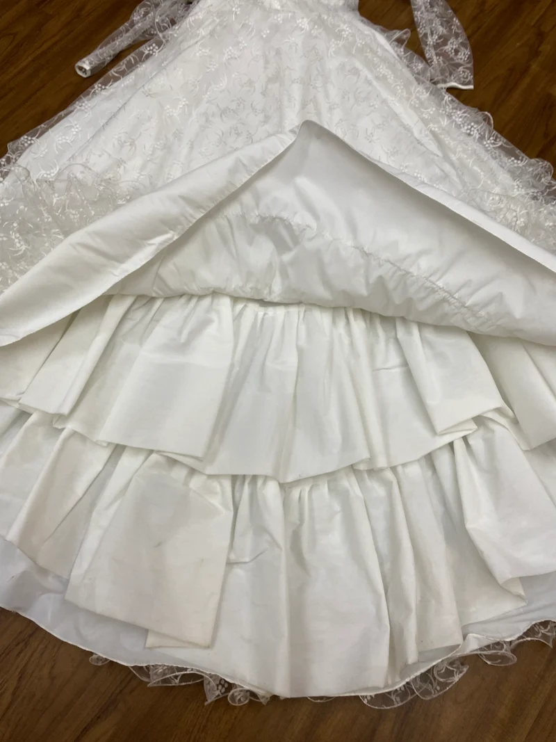 Vintage Brautkleid aus Spitze & Satin – Gr. 36 mit Schleppe