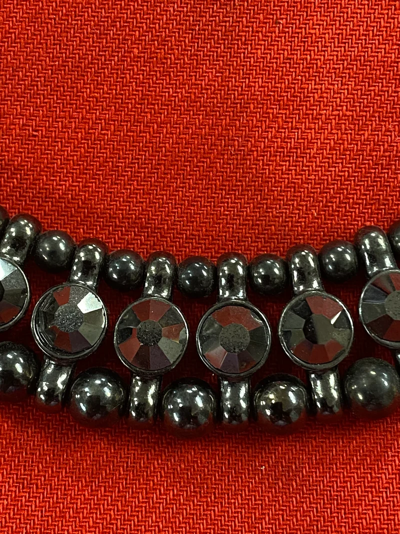 Vintage Statement Kette anthrazit mit Schmucksteinen
